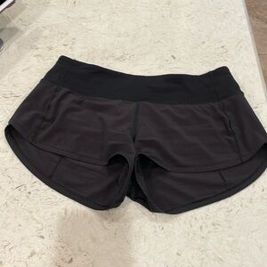 Lululemon, size 4, speed-up lined shorts, 2.5”